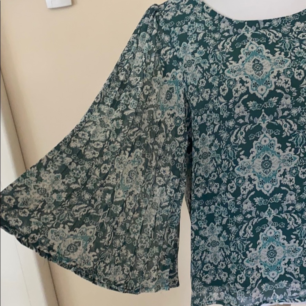 June & Hudson floral bell sleeve Top - Picture 2 of 6